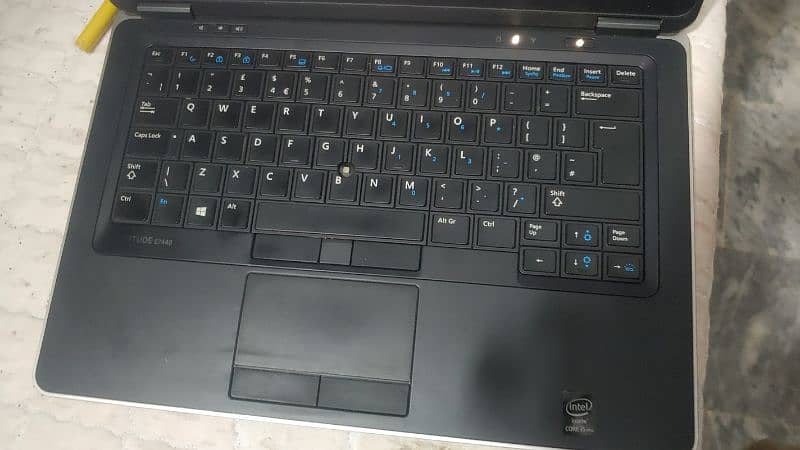 Dell Laptop Almost New Urgent 2