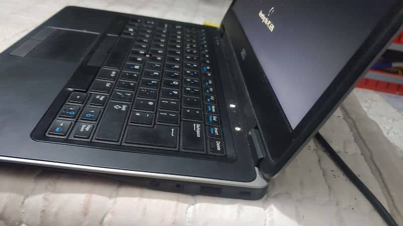 Dell Laptop Almost New Urgent 3