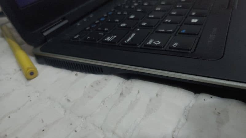 Dell Laptop Almost New Urgent 4