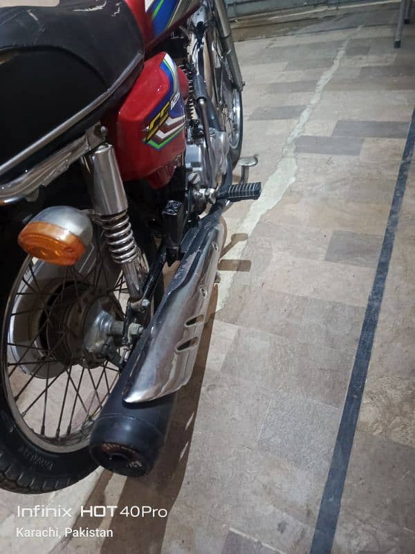 my 125 motorcycle for sale looking new my name Karachi number 2