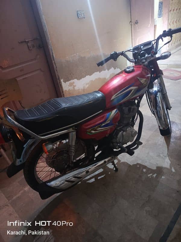 my 125 motorcycle for sale looking new my name Karachi number 6