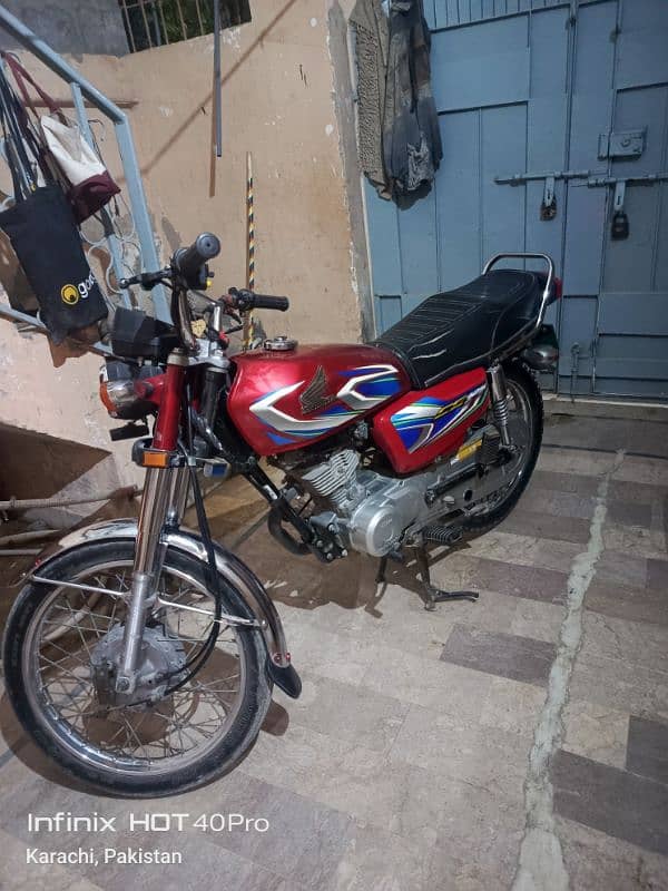 my 125 motorcycle for sale looking new my name Karachi number 7