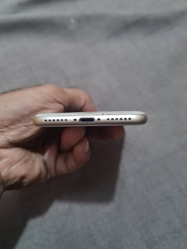 iPhone 7 128 NoN PTA 4