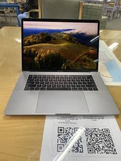 Macbook Pro 2017, 15 inches , Core i7 , 16/1TB