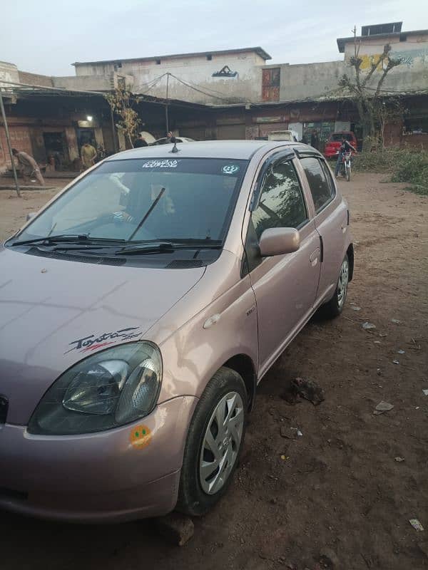 Toyota Vitz 2000 4