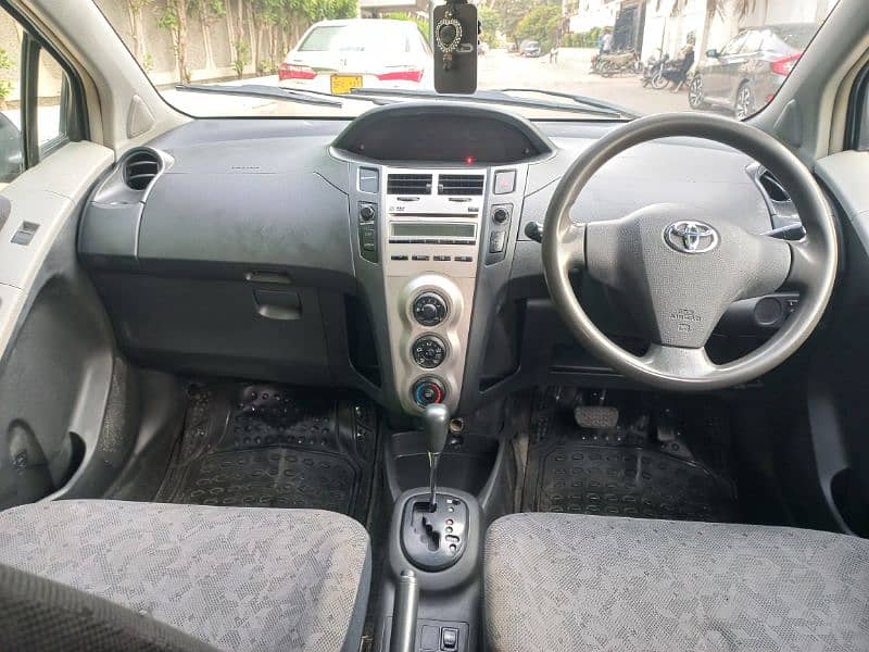 Toyota Vitz 2010 3