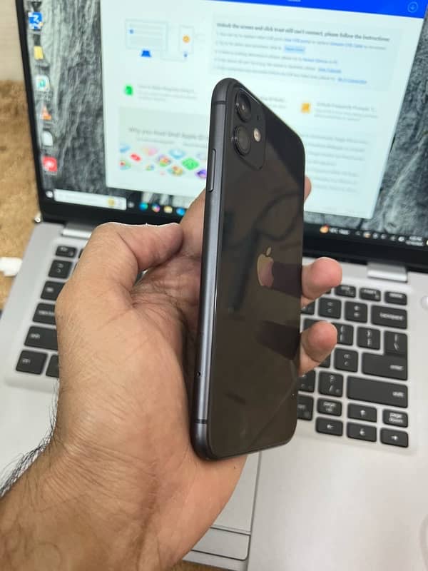 iPhone 11 128GB PTA Approved 3