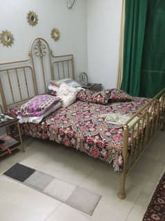 queen size iron rod  bed