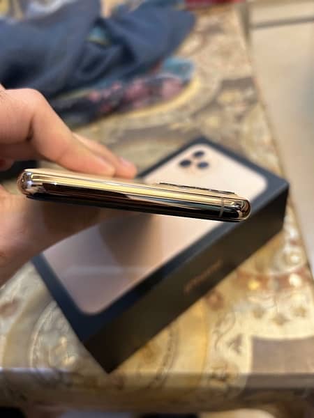 iphone 11 pro max gold 64gb with box 1