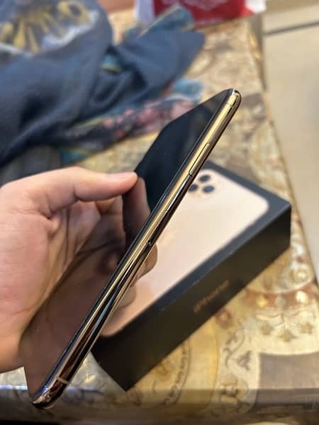 iphone 11 pro max gold 64gb with box 3