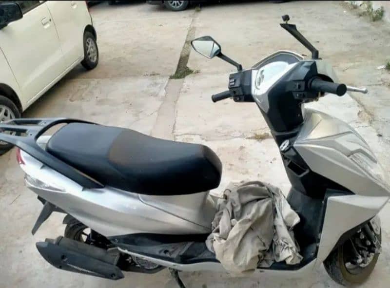 Ladies Auto Scooty 1