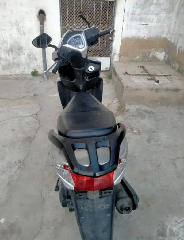 Ladies Auto Scooty 2