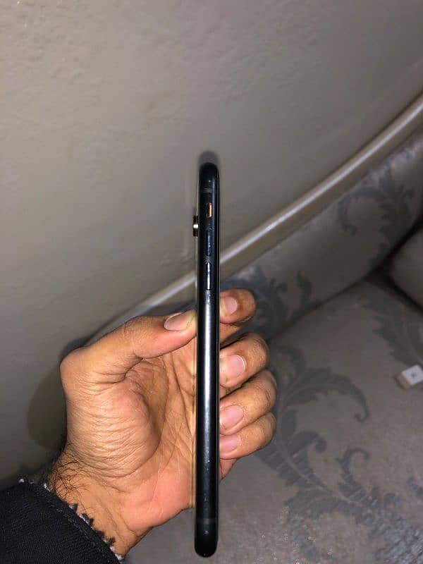 I phone Xr 64gb factory unlock 7