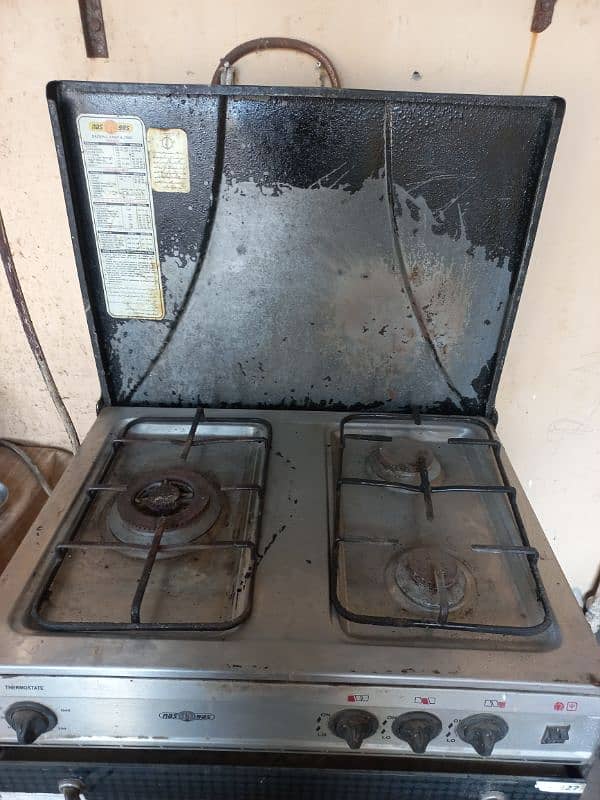 nas gas coking range , gas oven, backing options , price 50% of new 1