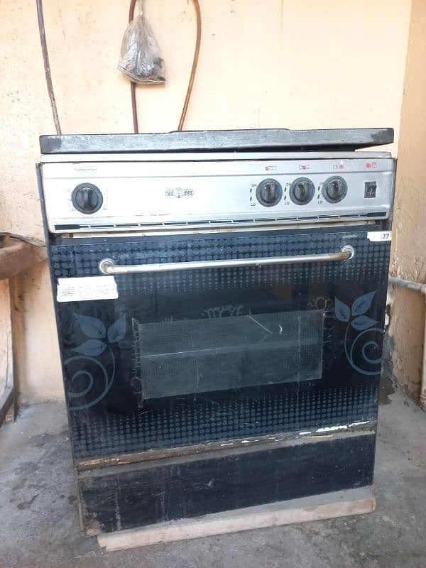 nas gas coking range , gas oven, backing options , price 50% of new 3