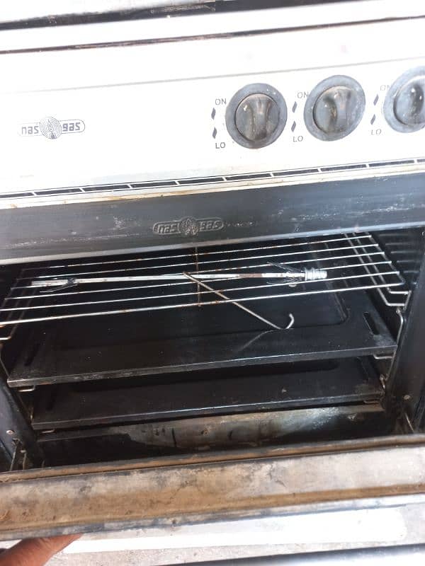 nas gas coking range , gas oven, backing options , price 50% of new 5