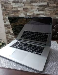 MacBook Pro 2015 15.4 inch intel Core i7