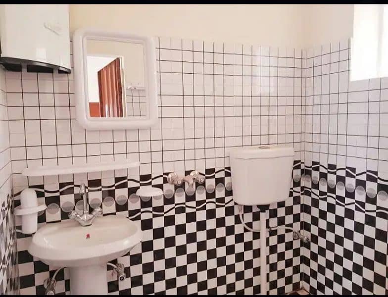 Boys Hostel Sharing and Single Rooms Available 4