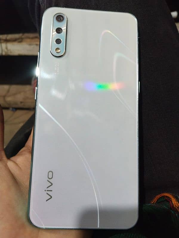 i want to sale urgent vivo s1 with shade panel 0