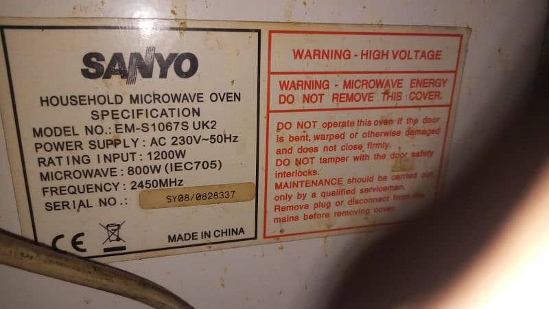 used microwave oven but looks like new Sanyo company 0