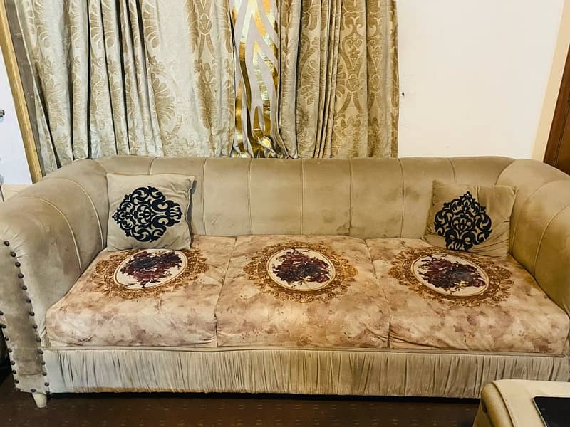 sofa set in good condition  velvet for sale 3