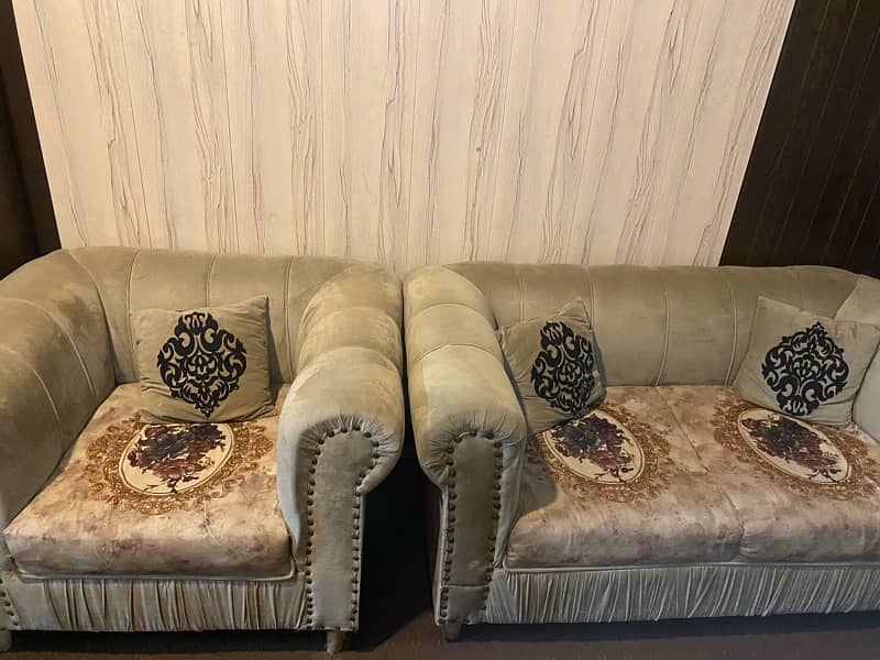 sofa set in good condition  velvet for sale 4