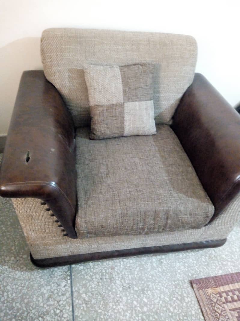 5 seater sofa with 5 cushion. . n with molty form warranty card. 3