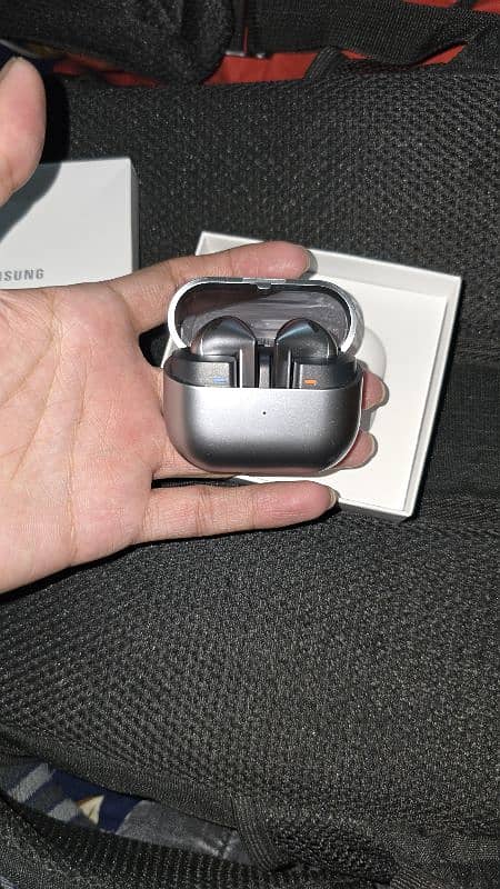 SAMSUNG GALAXY BUDS 3 1