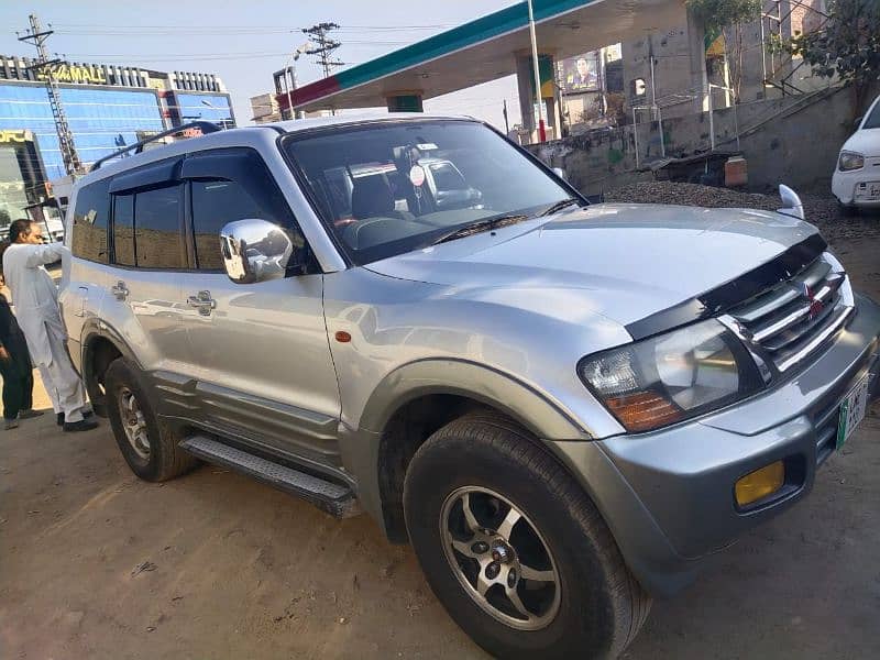 Mitsubishi Pajero 2001 0