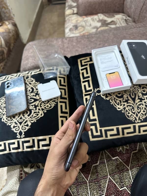 iphone 11,128 gb 4