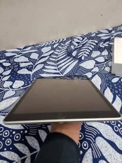 ipad 9 generation , 10/10 condition with original box and accessories