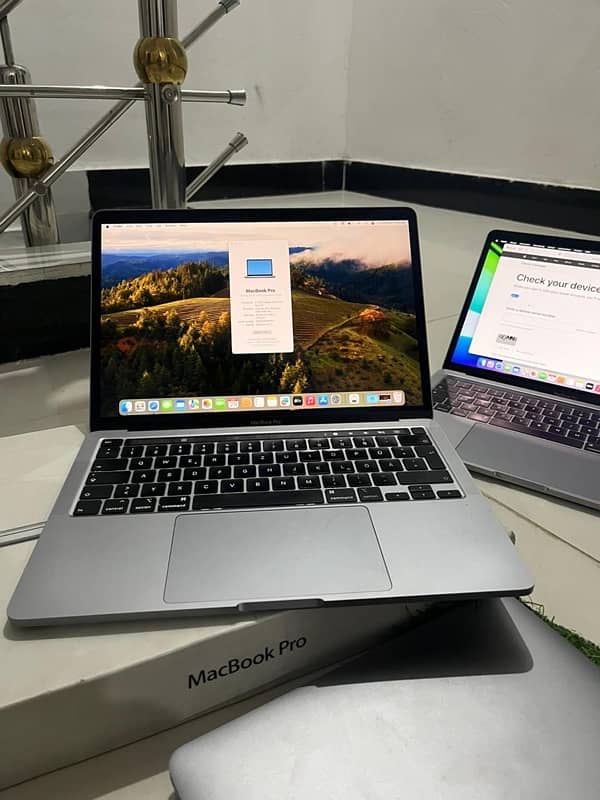 MacBook pro 2017 Intel processor i7  Display 15 inch 16GB RAM 1tb SSD 2