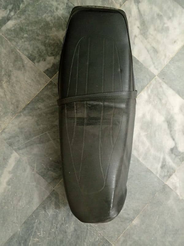 Bike seat 70cc almost new condition 0