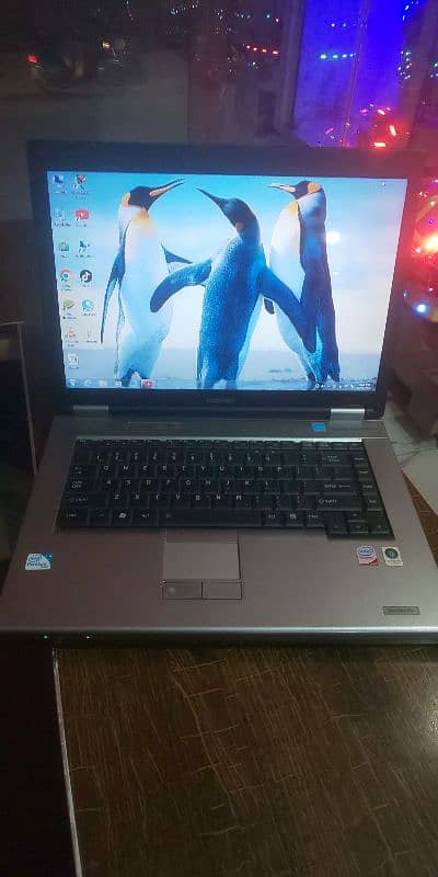 Toshiba laptop 2gb memory / 80 gb hard 0