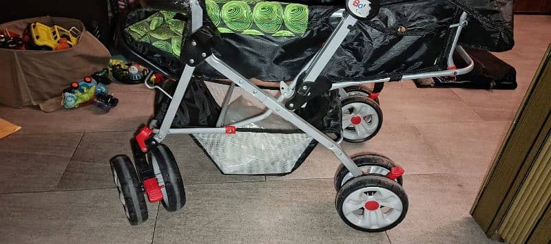 beautiful single pram. . 3