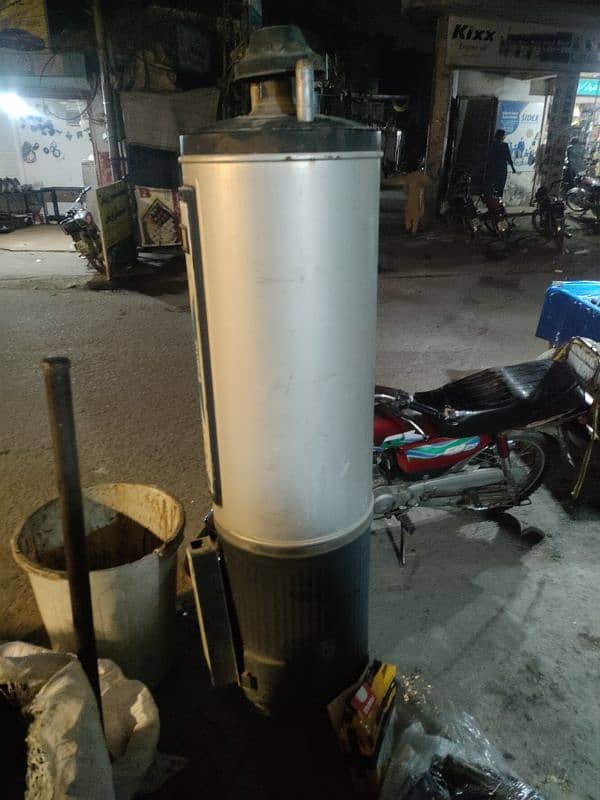 35 Gallon Geyser for Sale Urgent 1