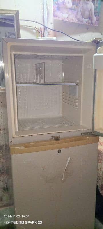 Orient fridge medium size all okay 14