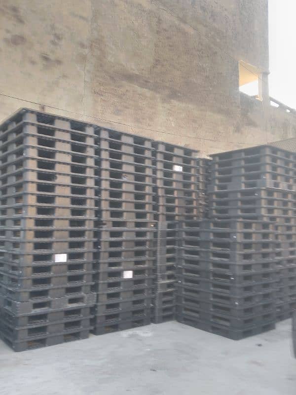 plastic pallets 0