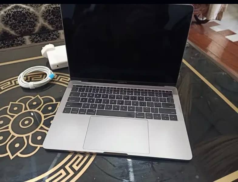 MACBOOK PRO 2017 0