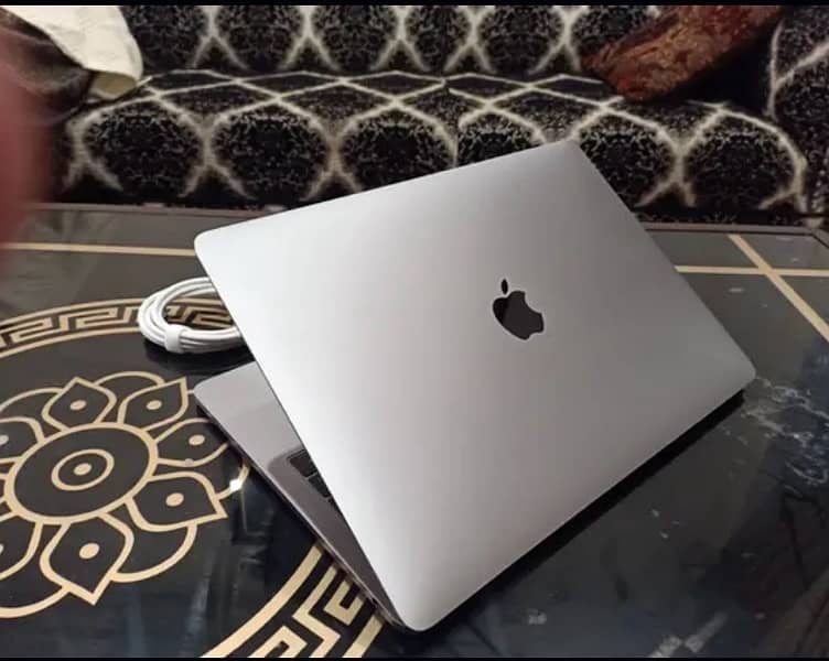 MACBOOK PRO 2017 2