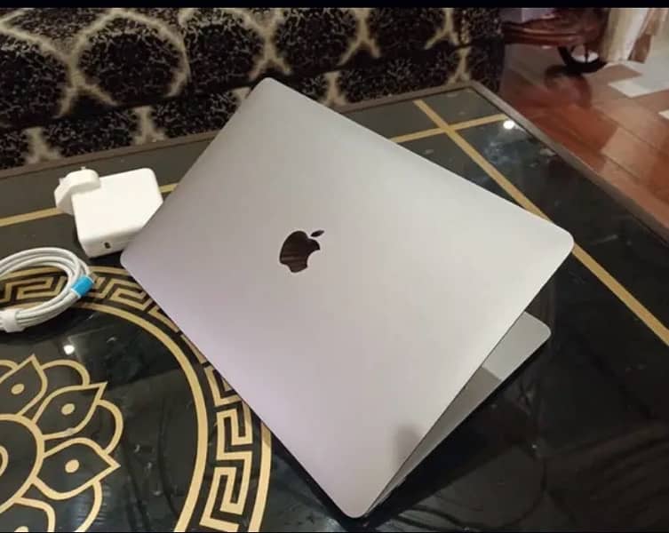 MACBOOK PRO 2017 3