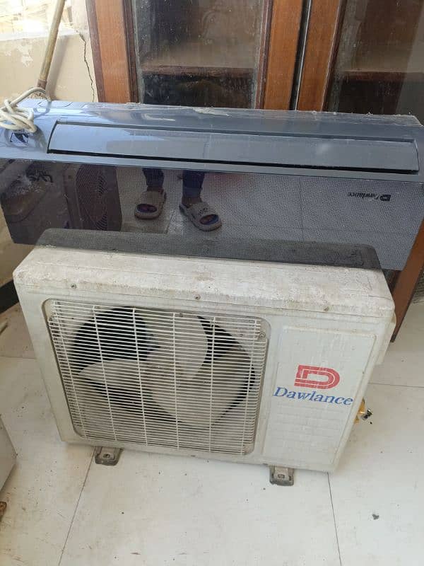 Dawlance 1 ton AC used good condition urgent sale 1