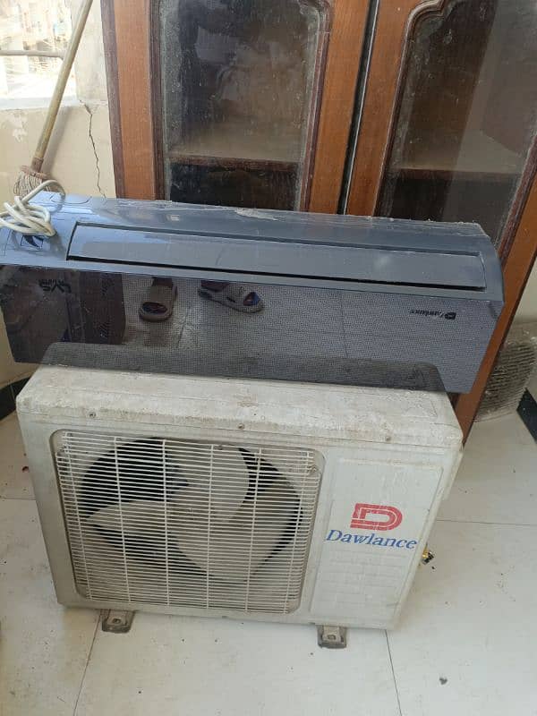 Dawlance 1 ton AC used good condition urgent sale 3