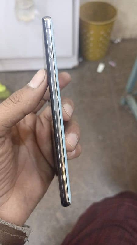 Samsung Galaxy S10 just panel no dot just minor screaches 3