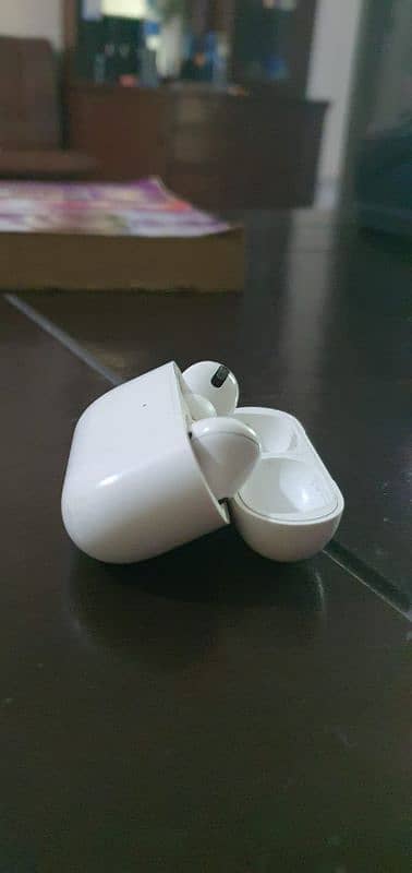 Apple orignal airpods pro 4