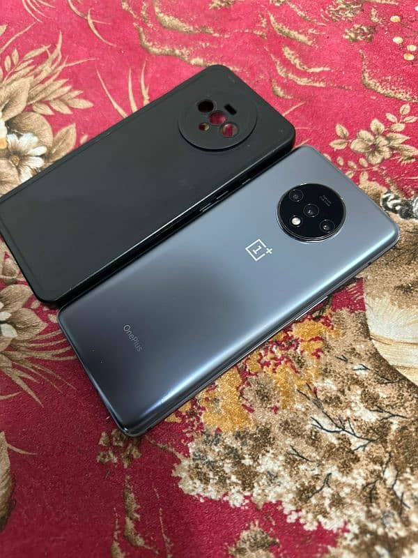 one plus 7t 8/128 dual sim waterpacked for sale read add plz 11