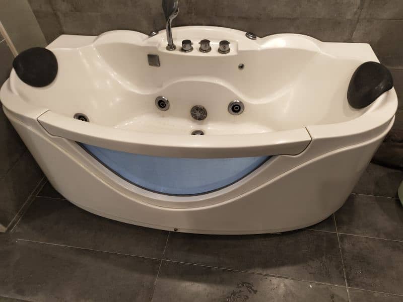 jacuzzi bathtub 0