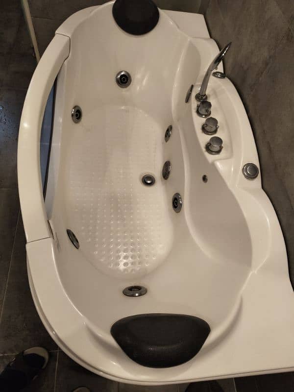 jacuzzi bathtub 1