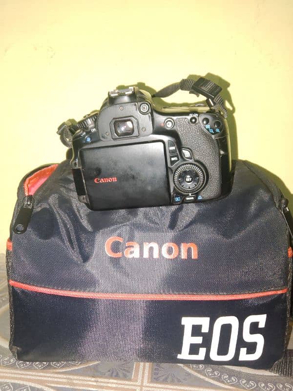 canon 60D with 18-135 lens 0