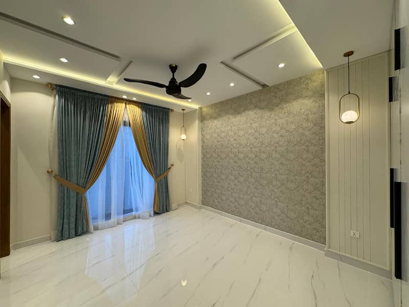 10 Marla Luxury Designer House For Sale In Bahria Town Lahore On 80 Feet Road 7